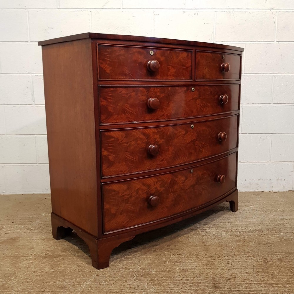 ANTIQUE EARLY VICTORIAN FEATHERED MAHOGANY BOW FRONT CHEST OF DRAWERS C1840 View V