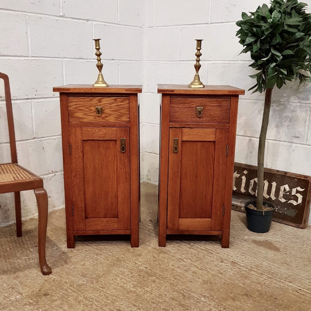 ANTIQUE PAIR ARTS & CRAFTS GOLDEN OAK BEDSIDE CABINETS C1890