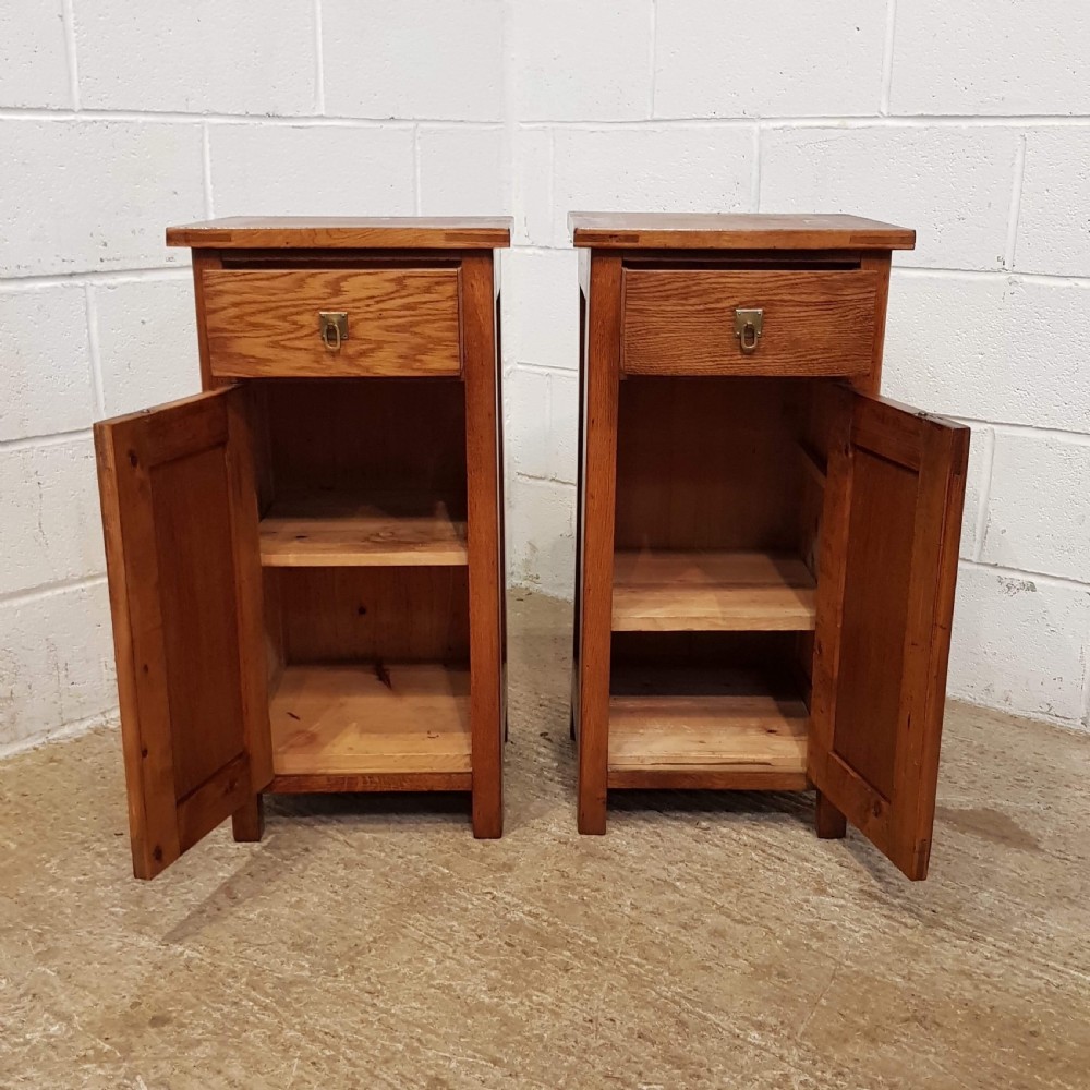 ANTIQUE PAIR ARTS & CRAFTS GOLDEN OAK BEDSIDE CABINETS C1890 View II