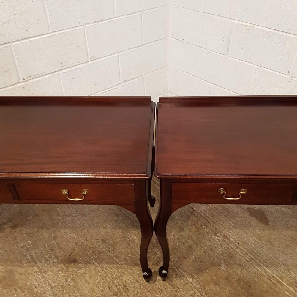 ANTIQUE PAIR OF EDWARDIAN MAHOGANY SIDE TABLES C1900 View II