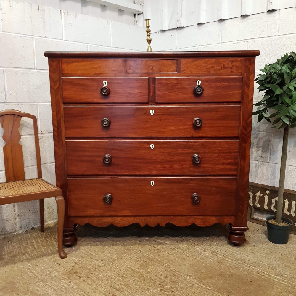 ANTIQUE WILLIAM 1V MAHOGANY CHEST OF DRAWERS  WITH SECRET DRAWER. C1830