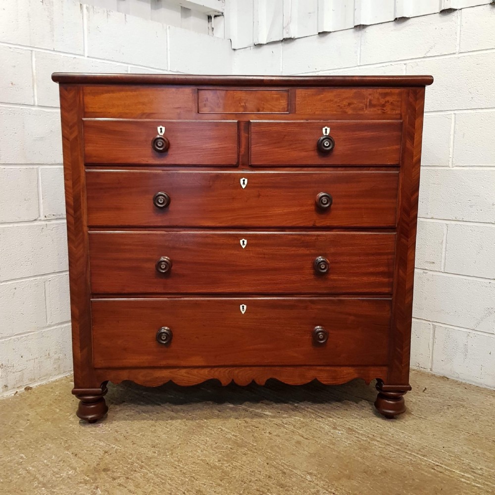 ANTIQUE WILLIAM 1V MAHOGANY CHEST OF DRAWERS  WITH SECRET DRAWER. C1830 View II