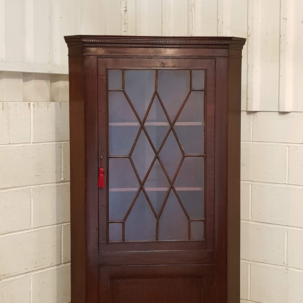 ANTIQUE LATE 18TH CENTURY FULL HEIGHT MAHOGANY CORNER CUPBOARD C1790 View III