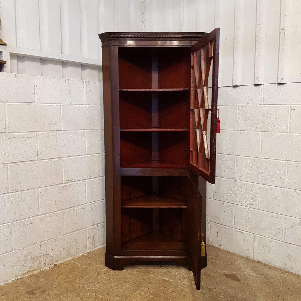ANTIQUE LATE 18TH CENTURY FULL HEIGHT MAHOGANY CORNER CUPBOARD C1790 View V