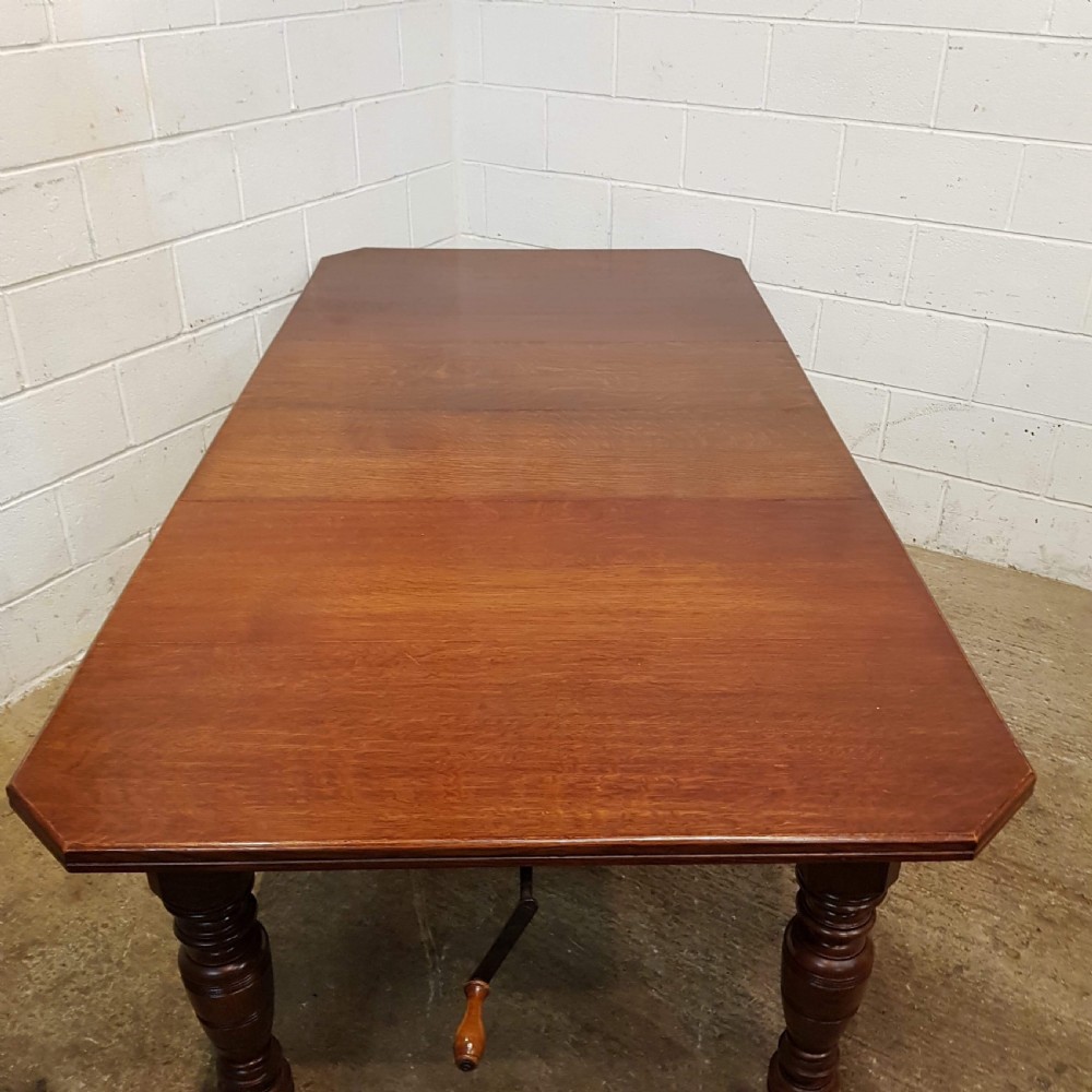 ANTIQUE VICTORIAN OAK EXTNDING DINING TABLE SEATS UP TO TWELVE. C1880 View II