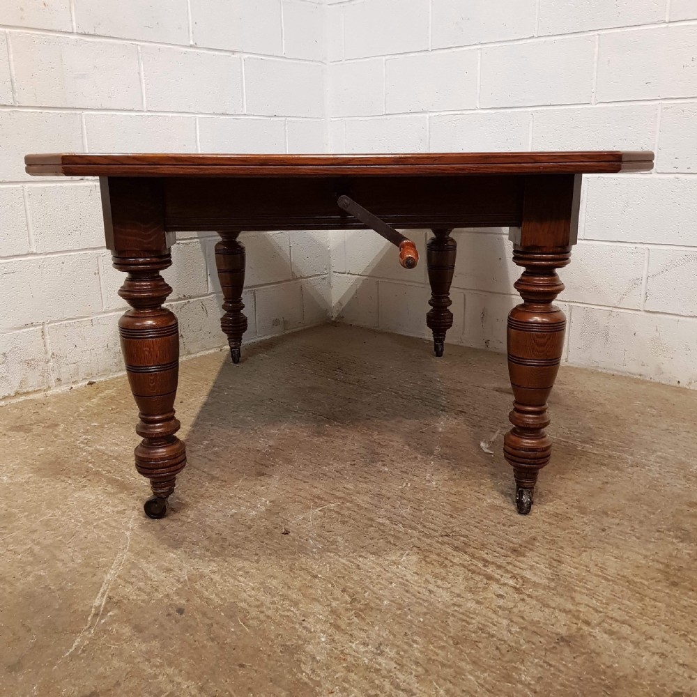 ANTIQUE VICTORIAN OAK EXTNDING DINING TABLE SEATS UP TO TWELVE. C1880 View VI