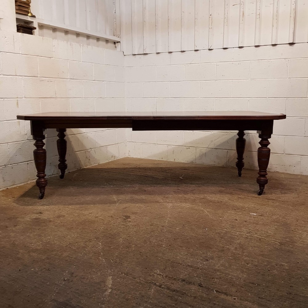 ANTIQUE VICTORIAN OAK EXTNDING DINING TABLE SEATS UP TO TWELVE. C1880 View VIII