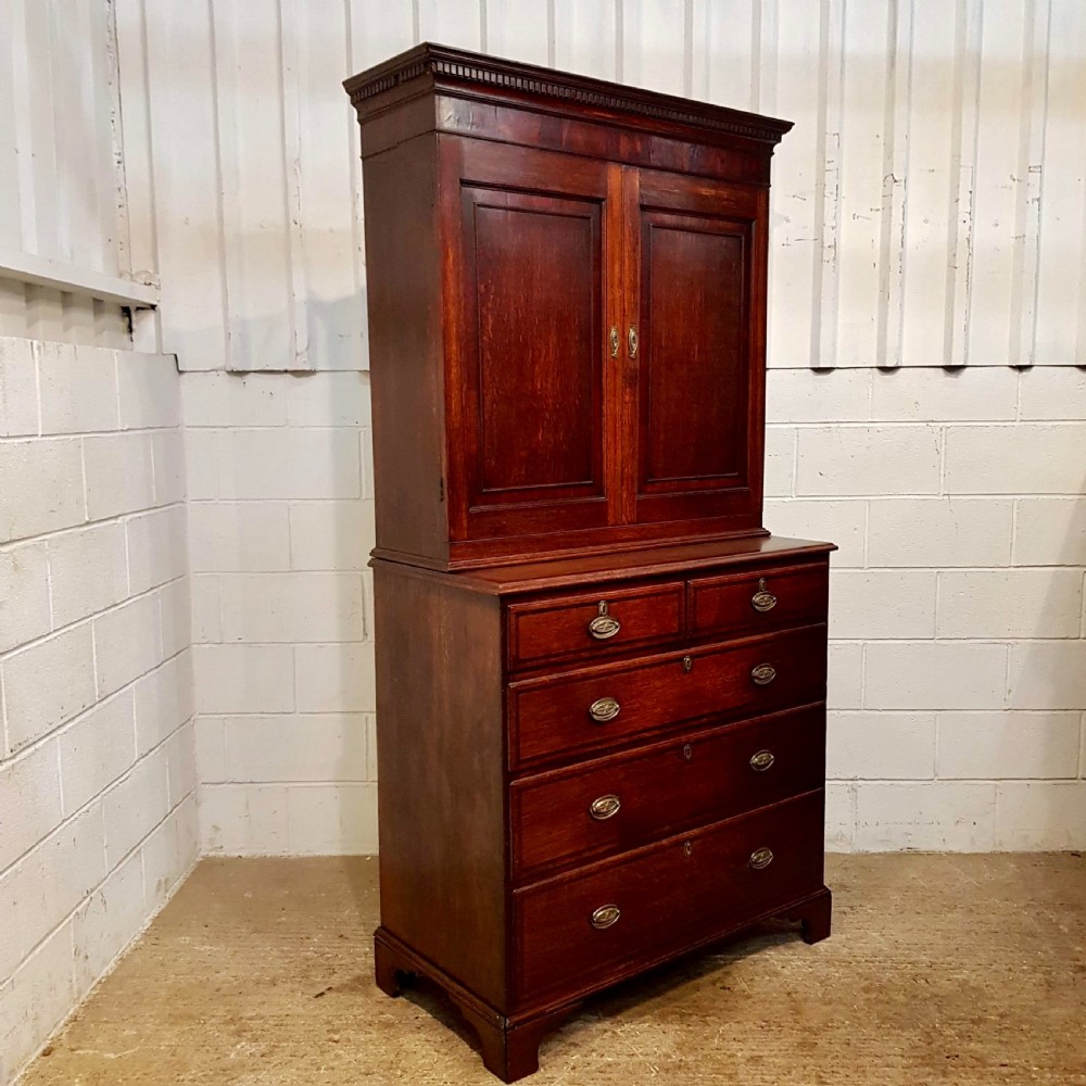 ANTIQUE 18TH CENTURY PERIOD OAK & MAHOGANY SMALL LINEN PRESS C1780 View II
