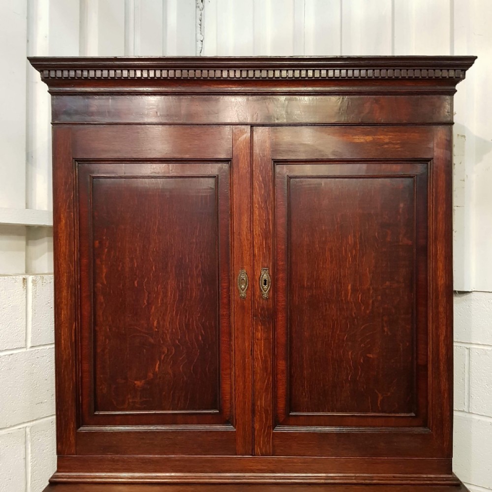 ANTIQUE 18TH CENTURY PERIOD OAK & MAHOGANY SMALL LINEN PRESS C1780 View IV
