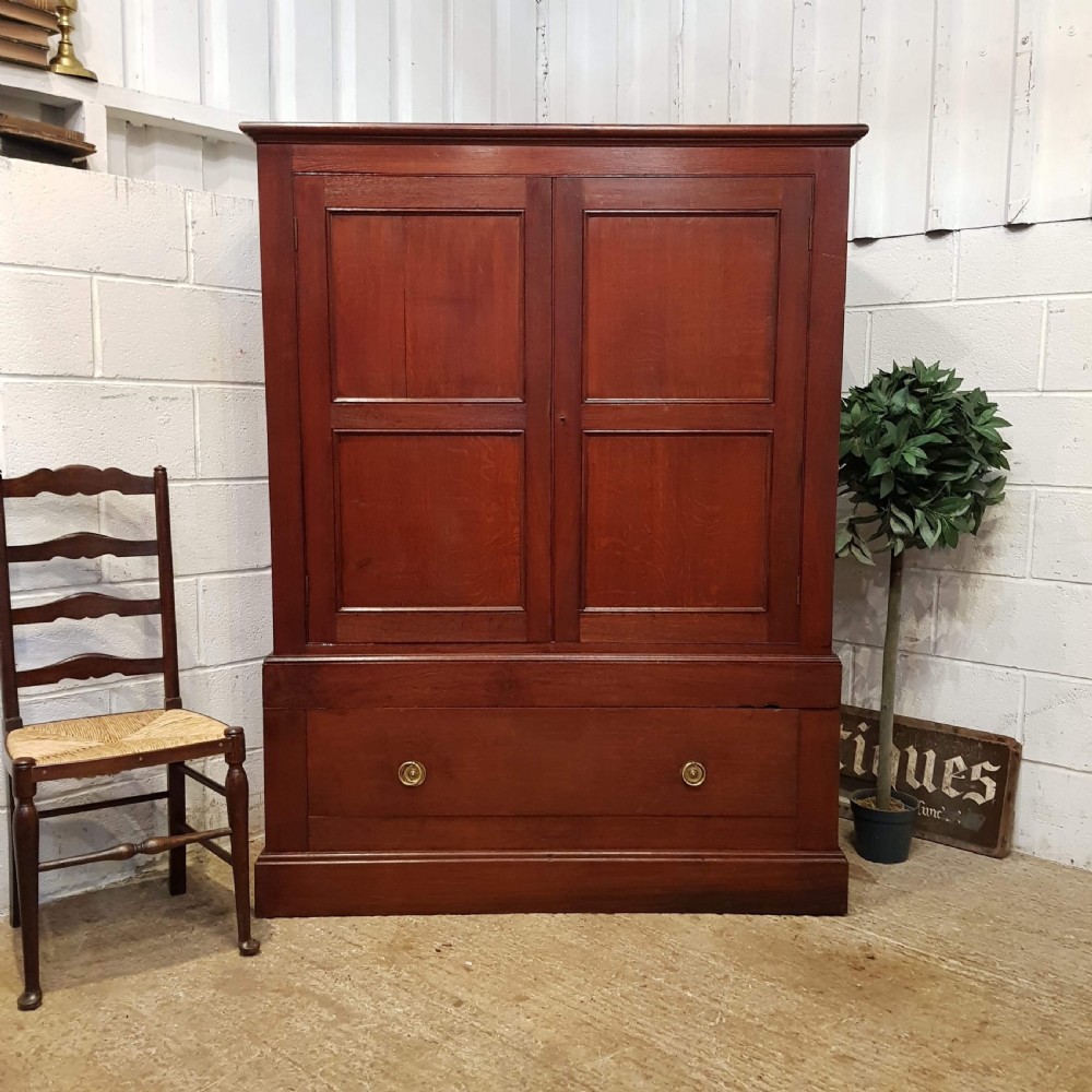 ANTIQUE VICTORIAN OAK CLOTHES PRESS C1880