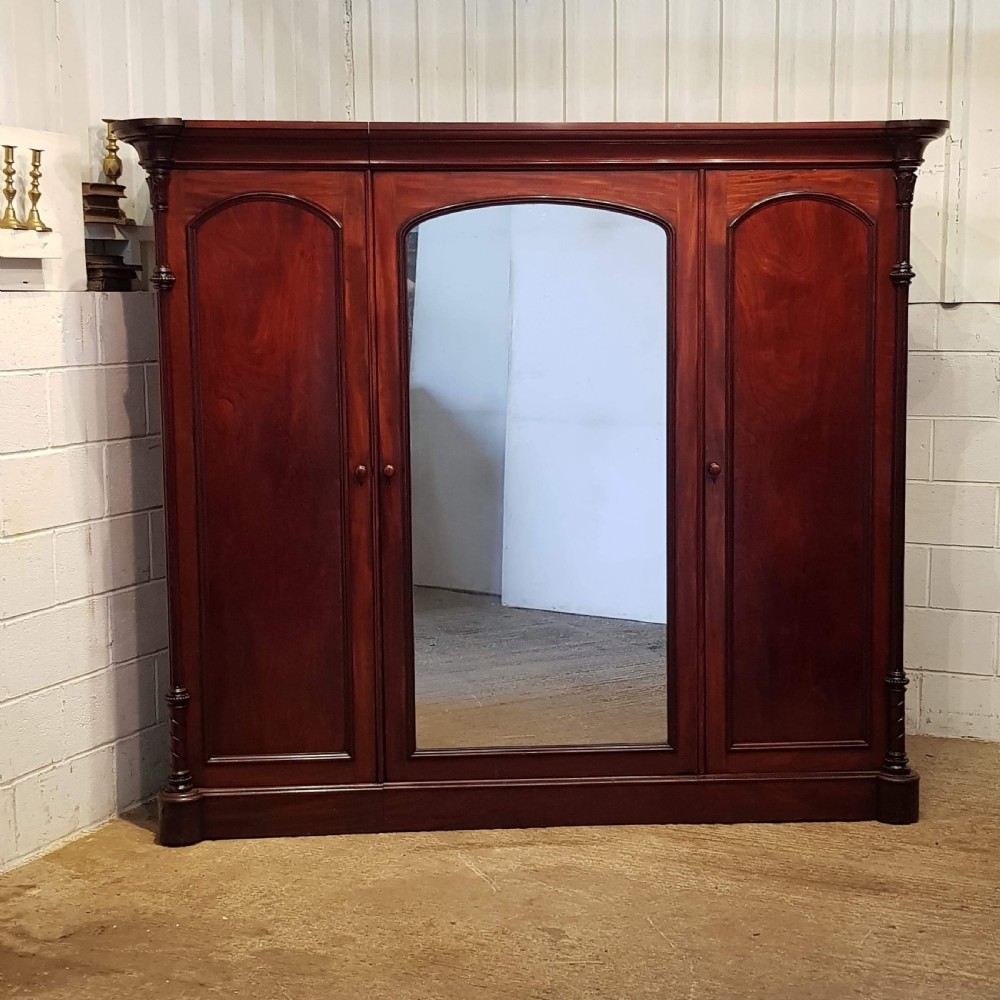 ANTIQUE LARGE VICTORIAN MAHOGANY TRIPLE WARDROBE C1880 View IV