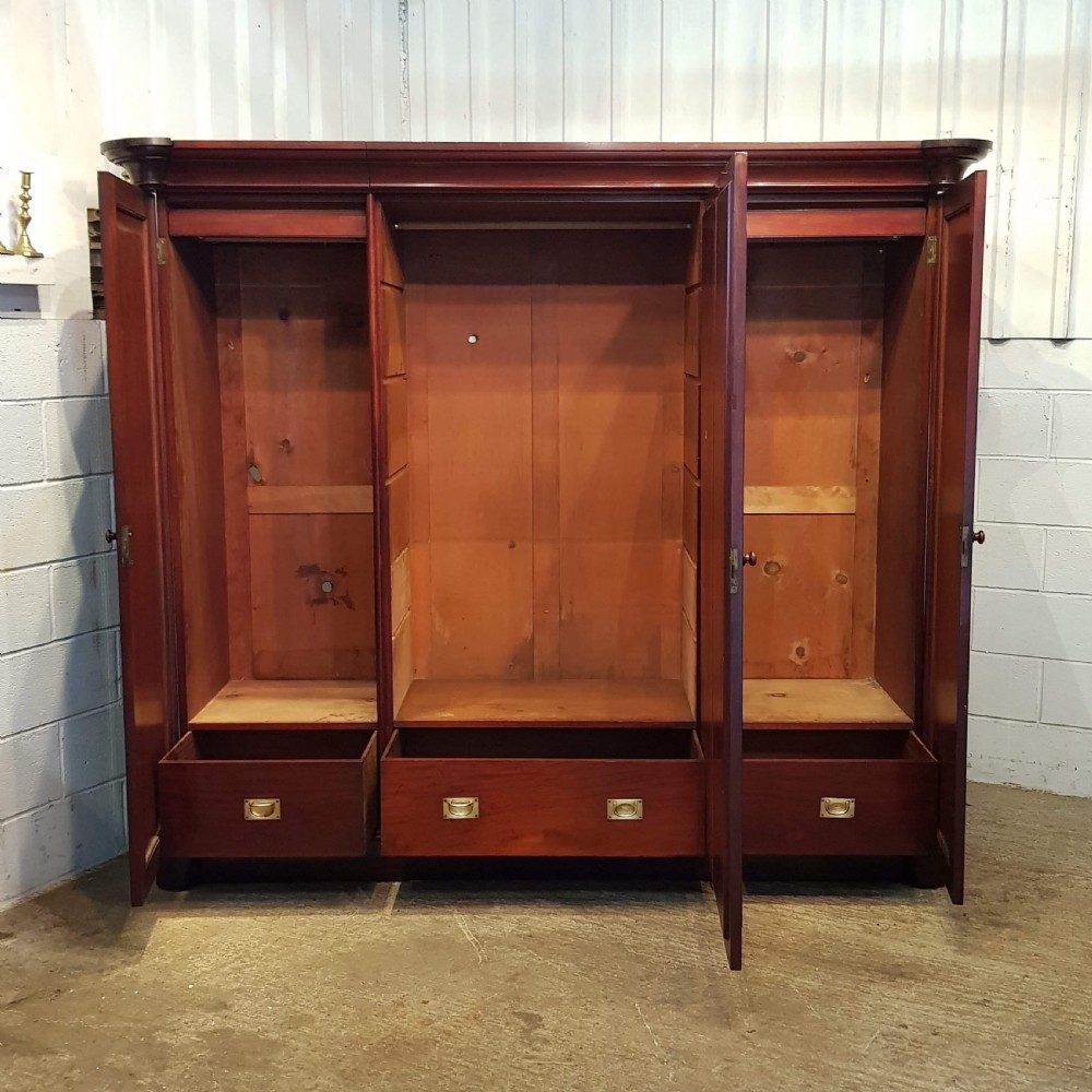 ANTIQUE LARGE VICTORIAN MAHOGANY TRIPLE WARDROBE C1880 View VII