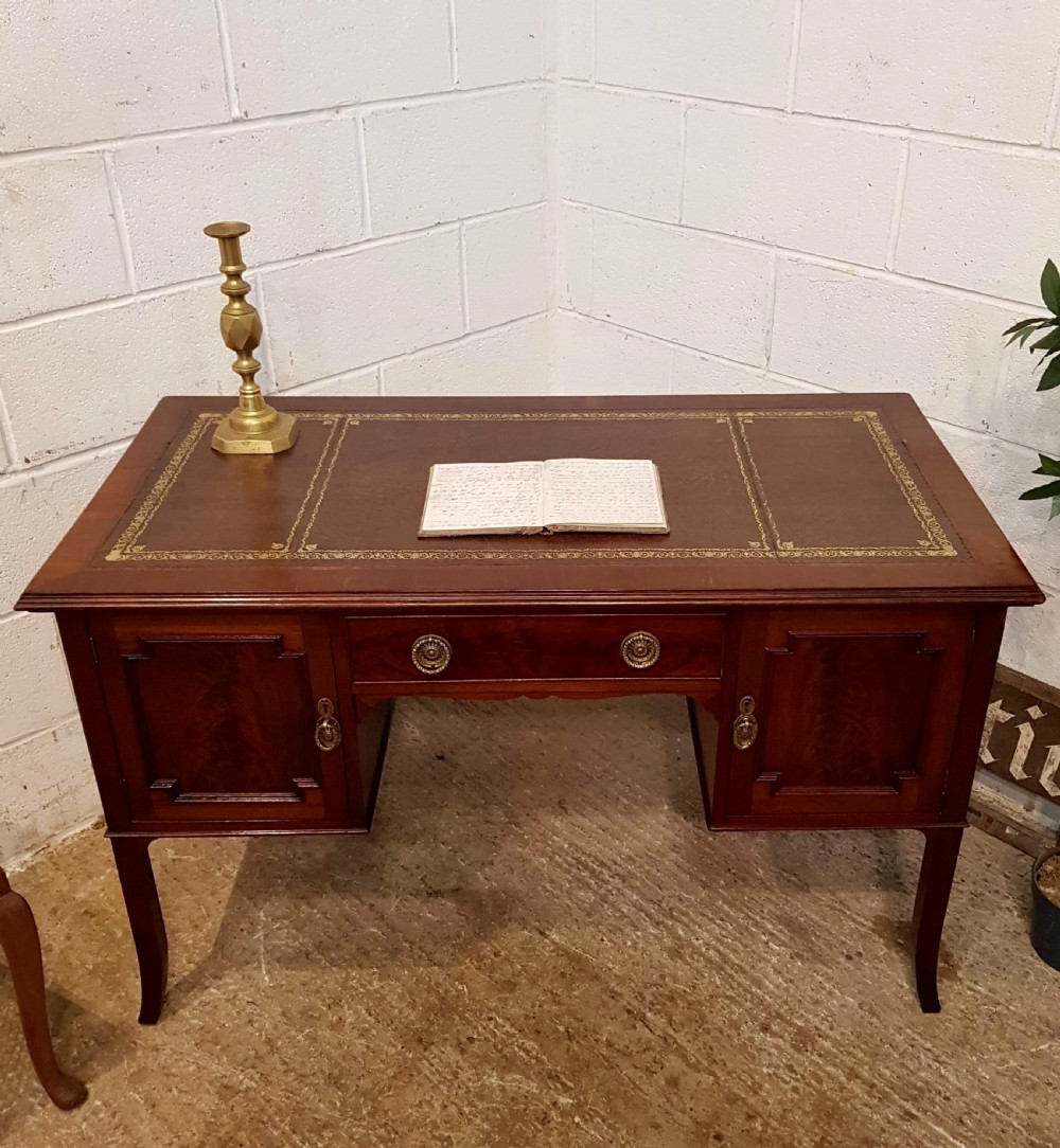 ANTIQUE MAHOGANY SHERATON LEATHER TOPPED DESK C1920