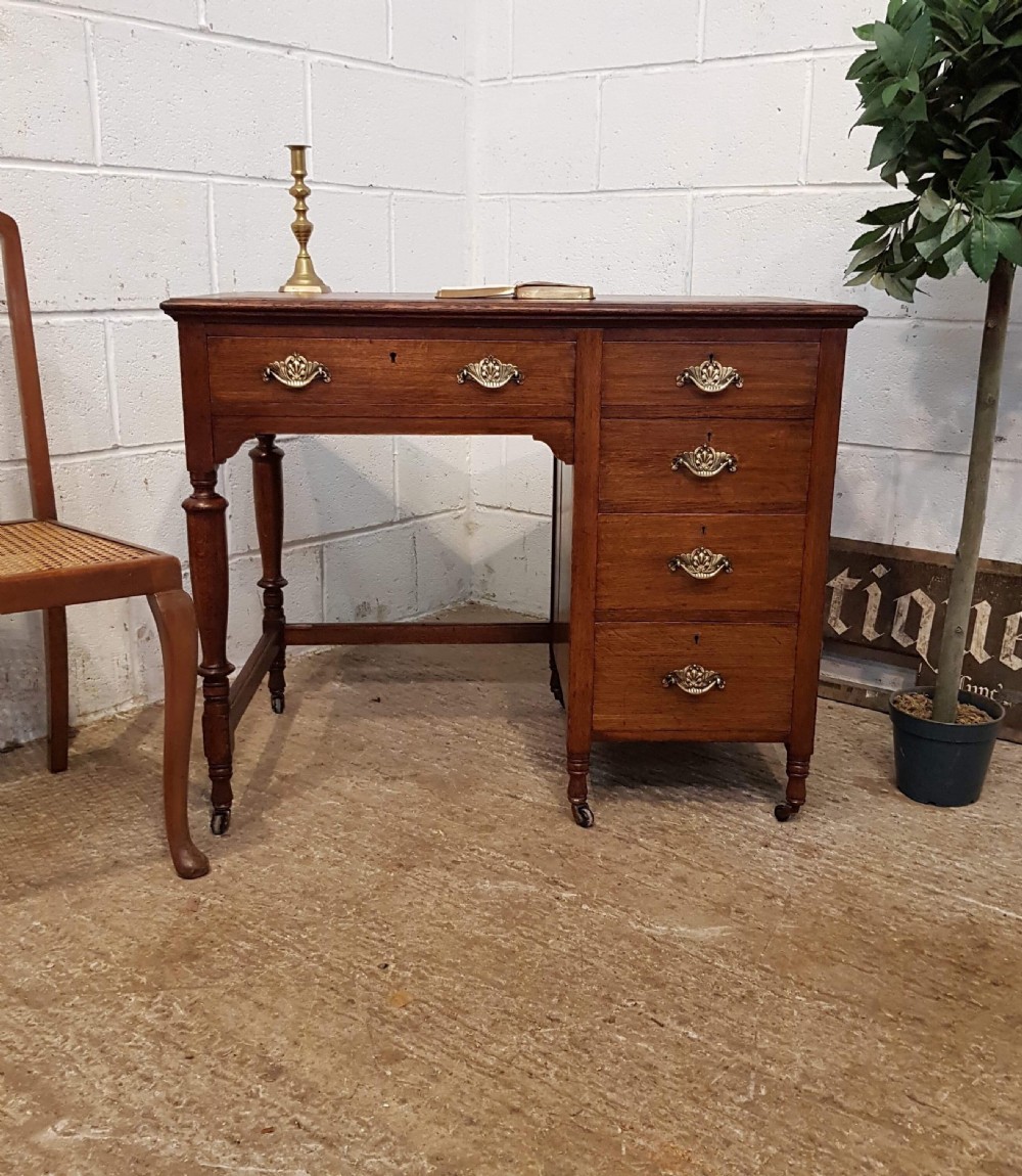 ANTIQUE EDWARDIAN OAK LEATHER TOPPED SINGLE PEDESTAL DESK C1900