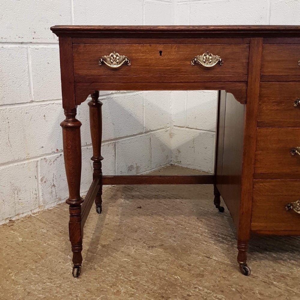 ANTIQUE EDWARDIAN OAK LEATHER TOPPED SINGLE PEDESTAL DESK C1900 View II