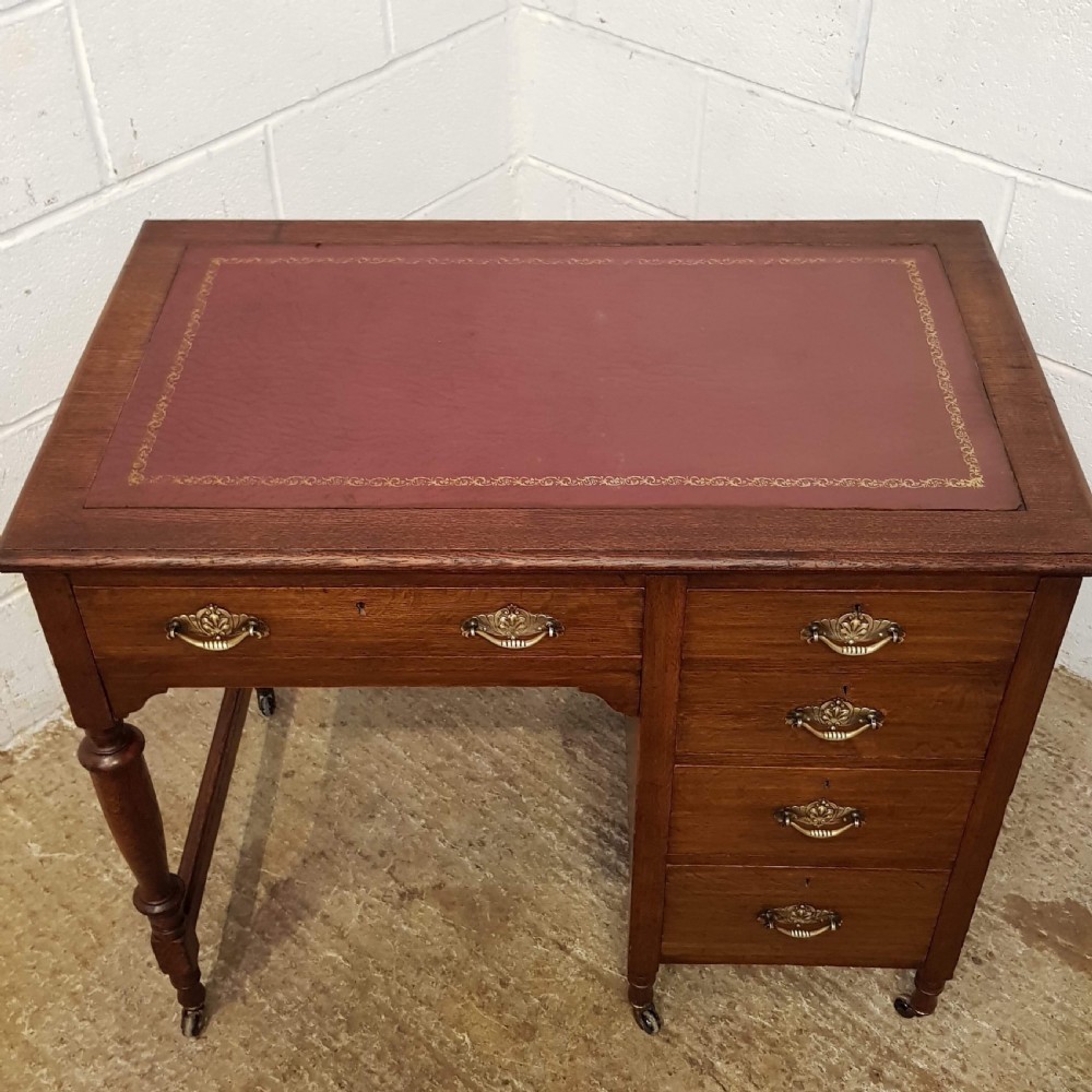 ANTIQUE EDWARDIAN OAK LEATHER TOPPED SINGLE PEDESTAL DESK C1900 View III