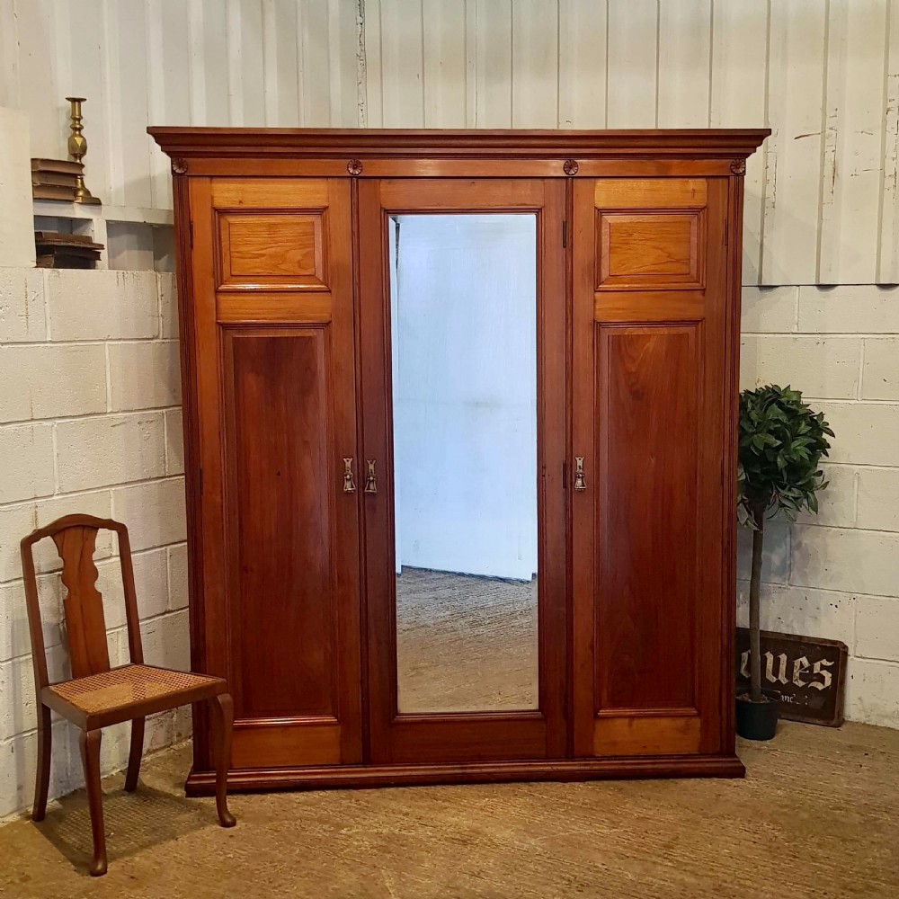 ANTIQUE EDWARDIAN WALNUT TRIPLE WARDROBE COMPACTUM C1900