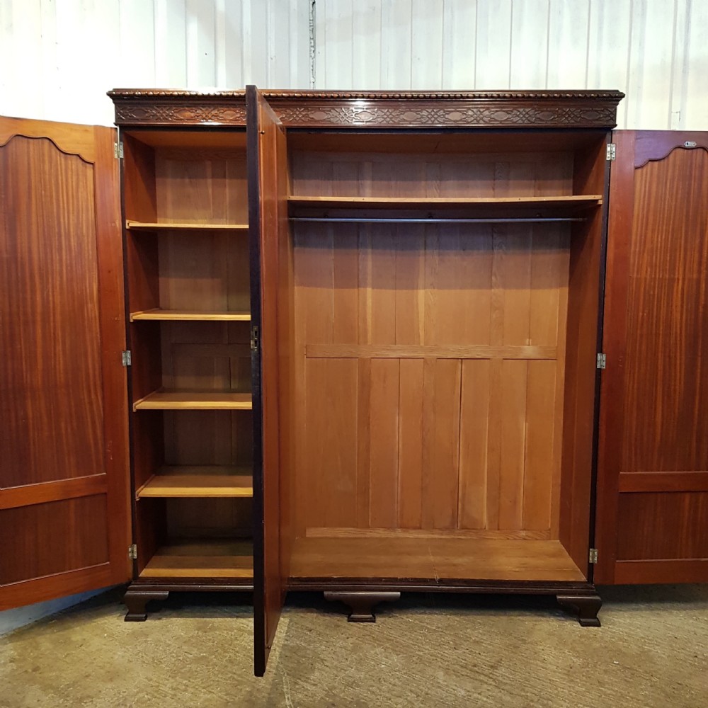 ANTIQUE EDWARDIAN CHIPPENDALE MAHOGANY TRIPLE WARDROBE BY WARING & GILLOWS C1900 View IV