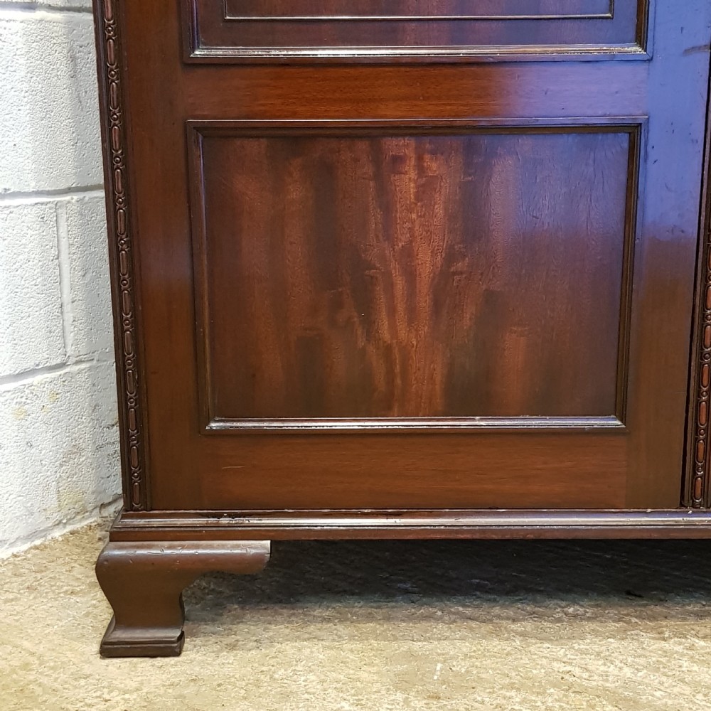 ANTIQUE EDWARDIAN CHIPPENDALE MAHOGANY TRIPLE WARDROBE BY WARING & GILLOWS C1900 View V