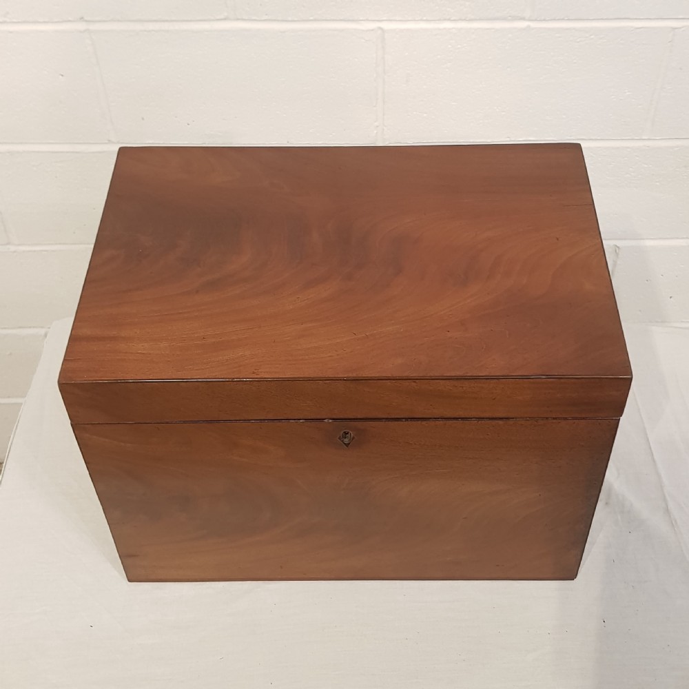 ANTIQUE REGENCY MAHOGANY CELLARETTE BOX C1820  View II