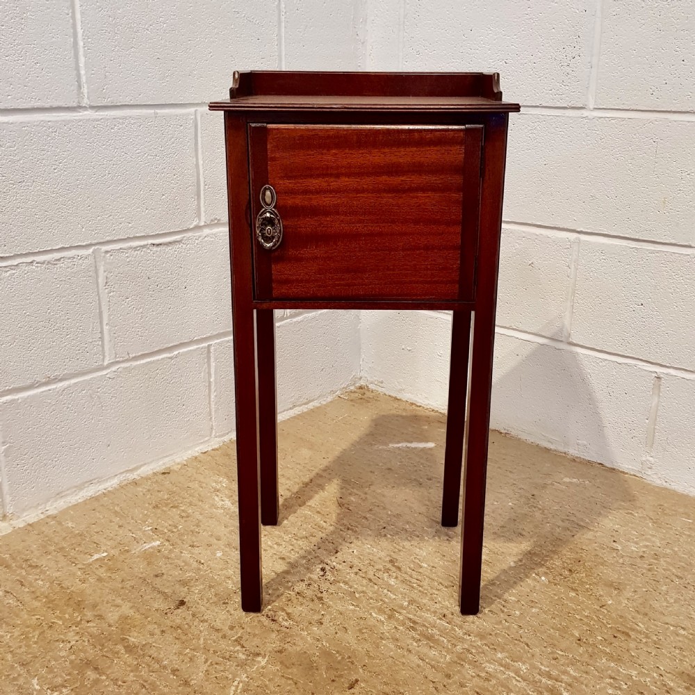 ANTIQUE PAIR MAHOGANY BEDSIDE CABINETS C1920 View V