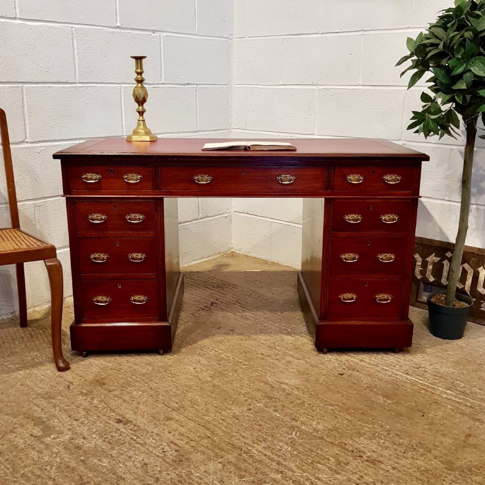 ANTIQUE LATE VICTORIAN MAHOGANY PEDESTAL DESK C1890