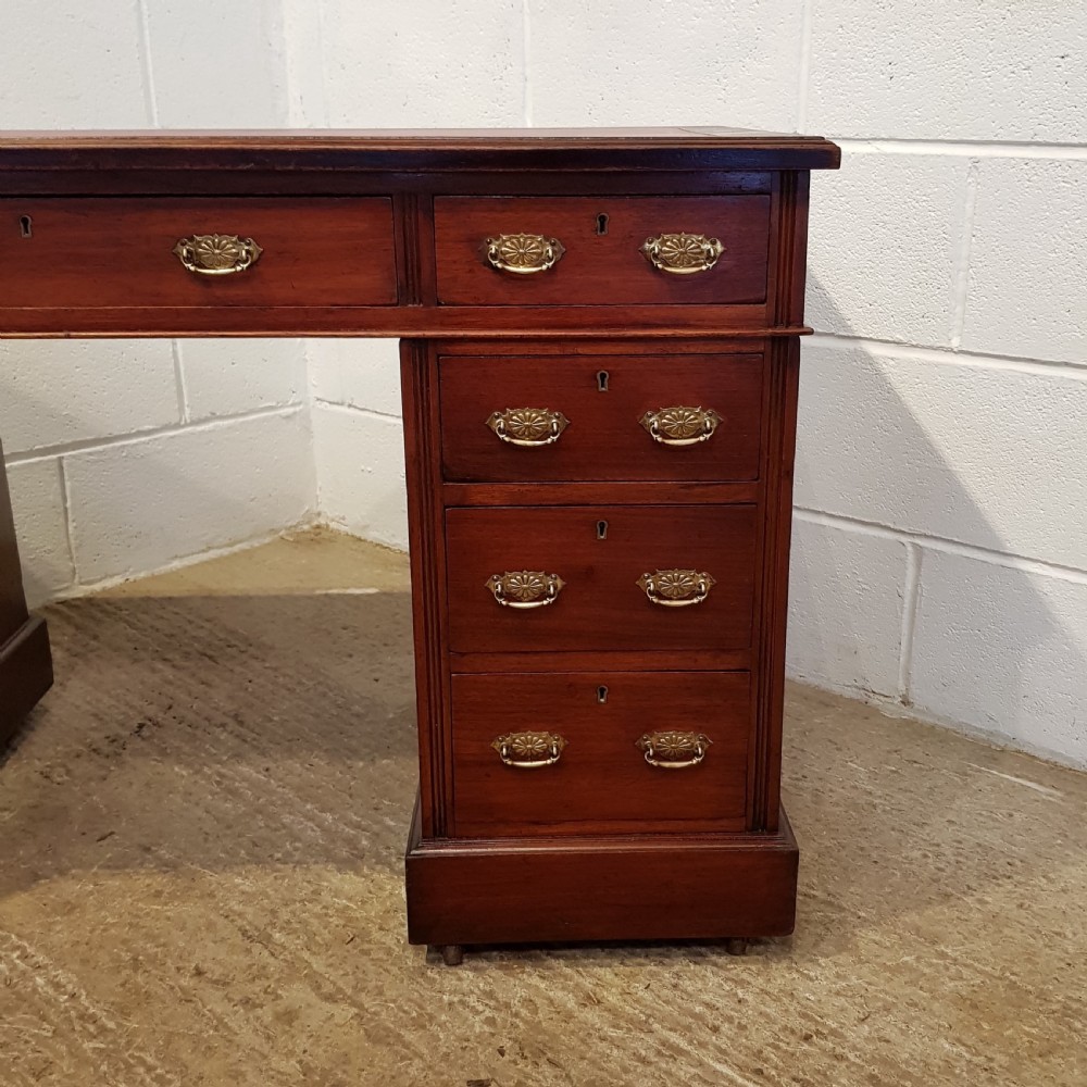 ANTIQUE LATE VICTORIAN MAHOGANY PEDESTAL DESK C1890 View IV