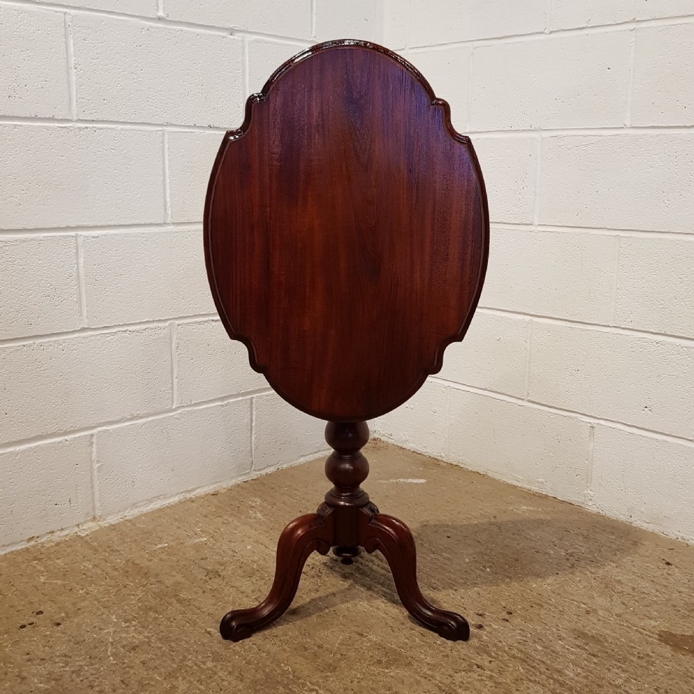ANTIQUE VICTORIAN MAHOGANY TILT TOP TABLE C1880