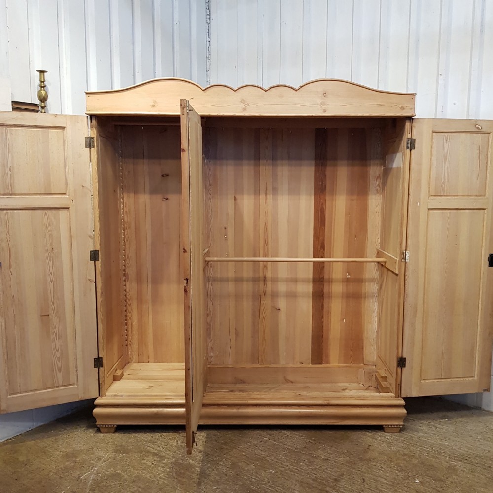ANTIQUE 19TH CENTURY FLEMISH PINE TRIPLE WARDROBE C1880 View II