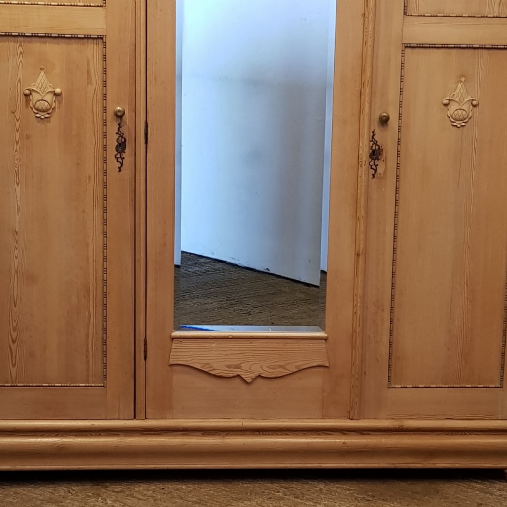 ANTIQUE 19TH CENTURY FLEMISH PINE TRIPLE WARDROBE C1880 View IV