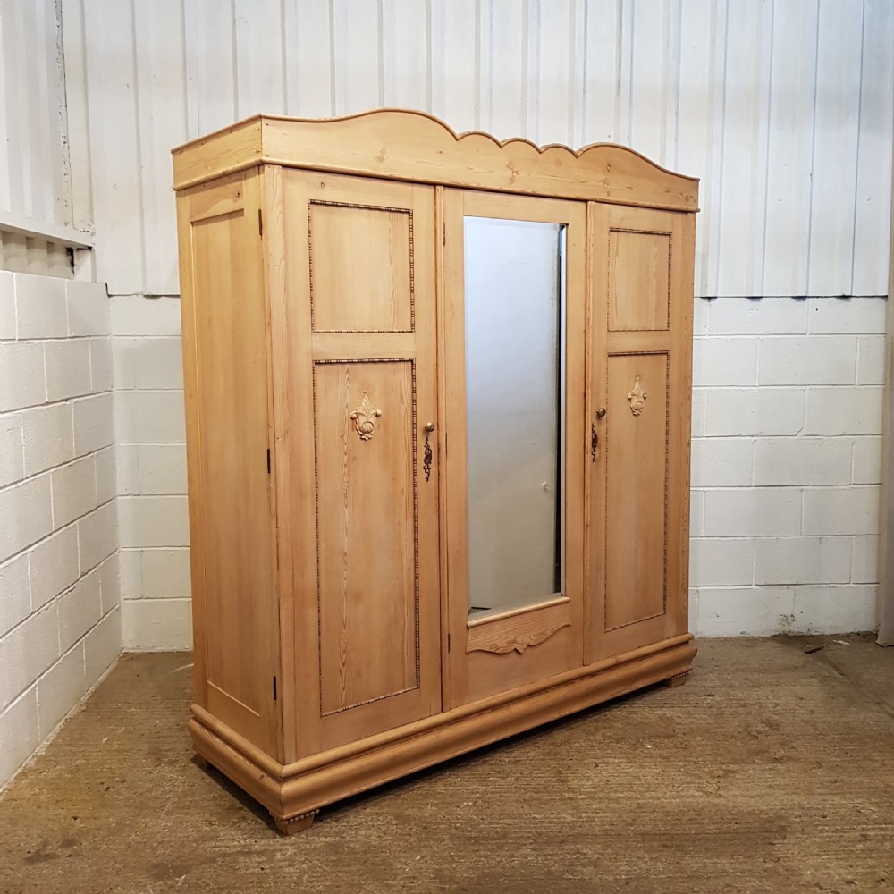 ANTIQUE 19TH CENTURY FLEMISH PINE TRIPLE WARDROBE C1880 View V