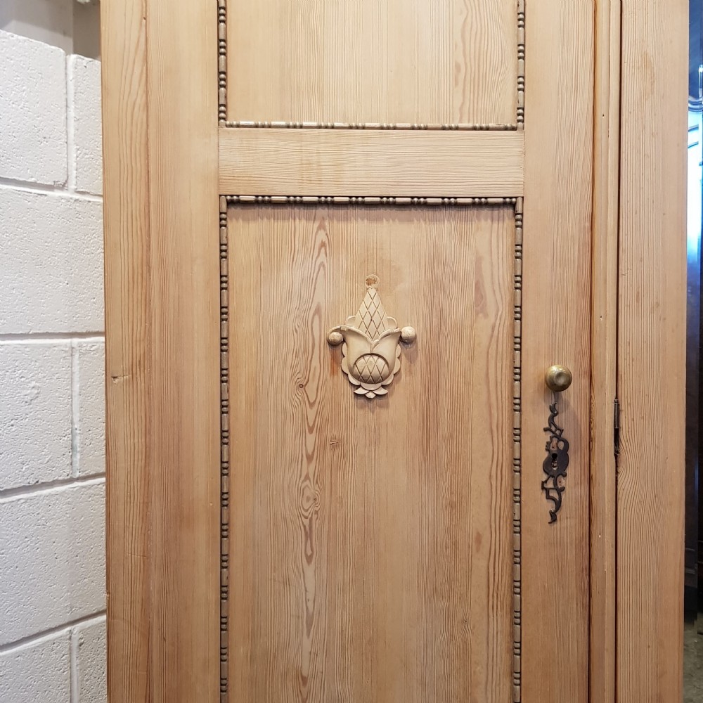 ANTIQUE 19TH CENTURY FLEMISH PINE TRIPLE WARDROBE C1880 View VI