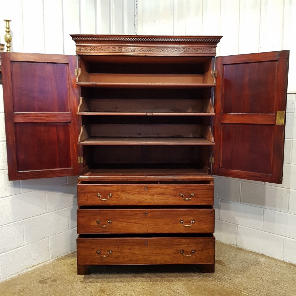 ANTIQUE GEORGIAN PERIOD MAHOGANY LINEN PRESS C1780 View IV