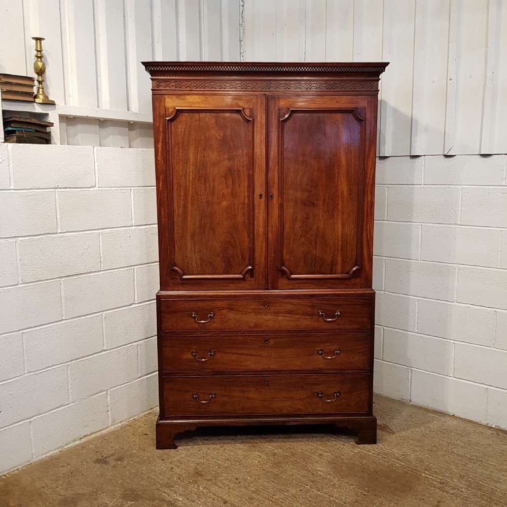 ANTIQUE GEORGIAN PERIOD MAHOGANY LINEN PRESS C1780 View V