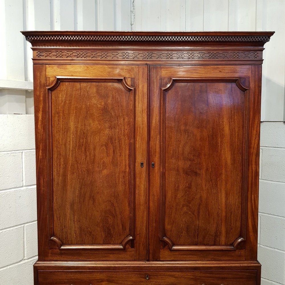 ANTIQUE GEORGIAN PERIOD MAHOGANY LINEN PRESS C1780 View VII