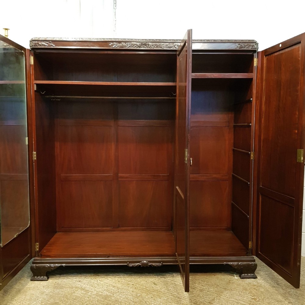 ANTIQUE EDWARDIAN CHIPPENDALE MAHOGANY TRIPLE WARDROBE BY HEALS & SON C1900 View IV