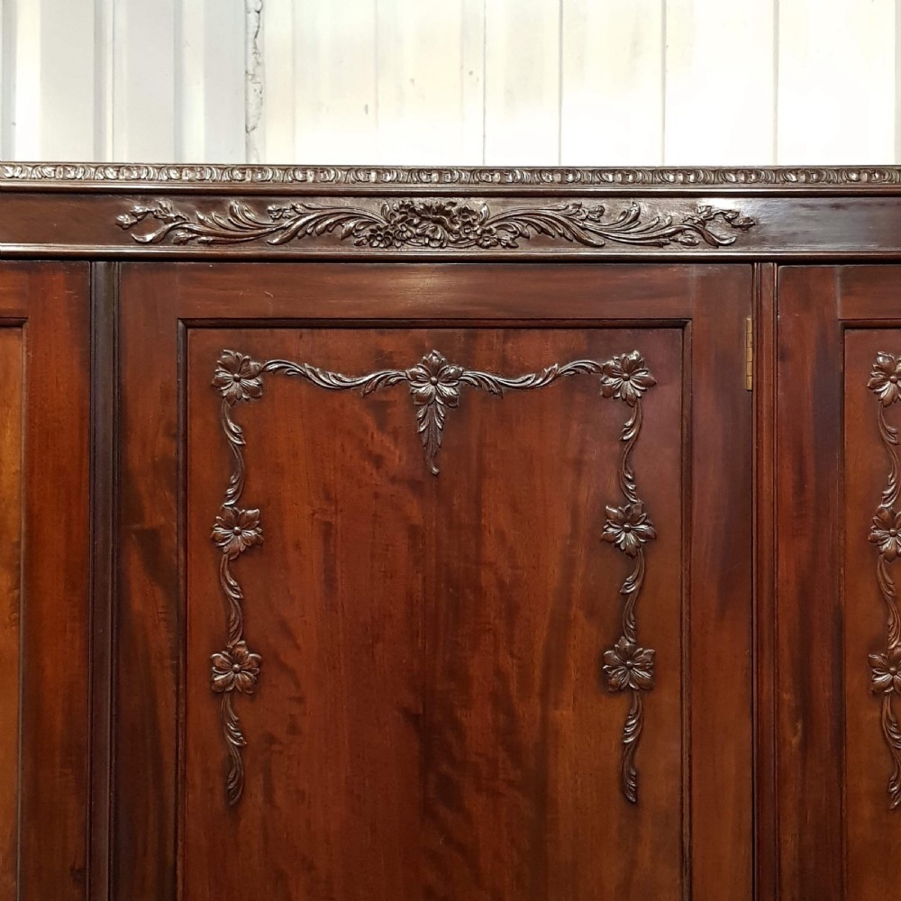 ANTIQUE EDWARDIAN CHIPPENDALE MAHOGANY TRIPLE WARDROBE BY HEALS & SON C1900 View V