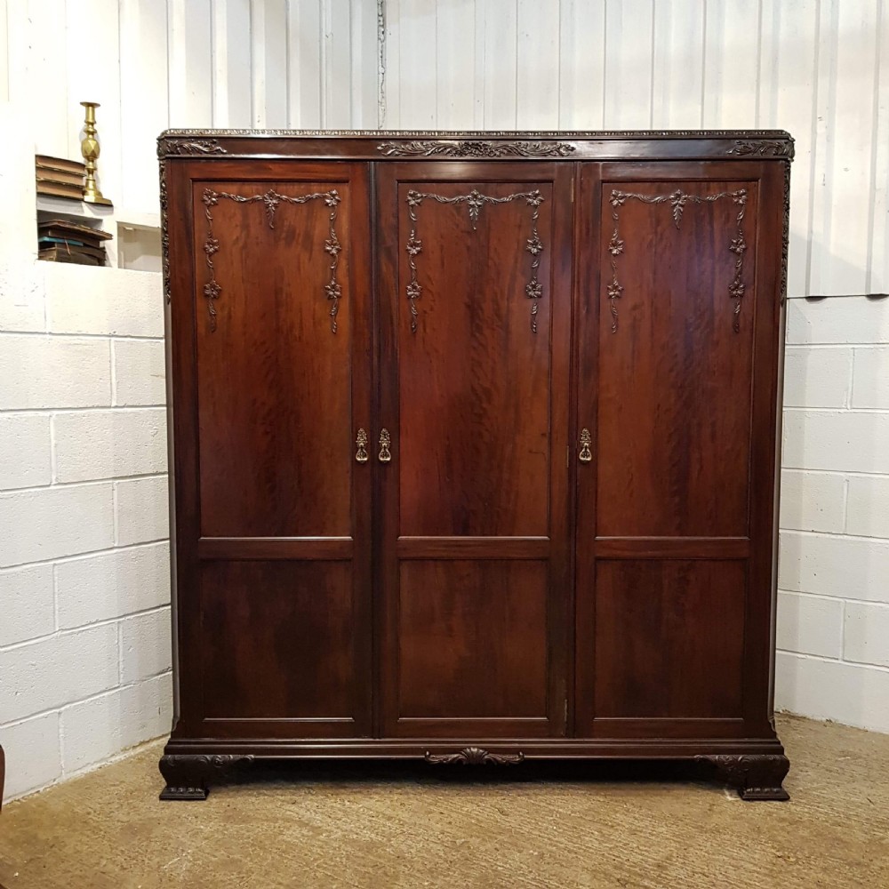 ANTIQUE EDWARDIAN CHIPPENDALE MAHOGANY TRIPLE WARDROBE BY HEALS & SON C1900 View VIII