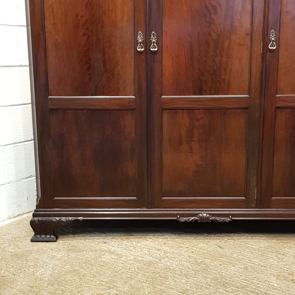 ANTIQUE EDWARDIAN CHIPPENDALE MAHOGANY TRIPLE WARDROBE BY HEALS & SON C1900 View IX