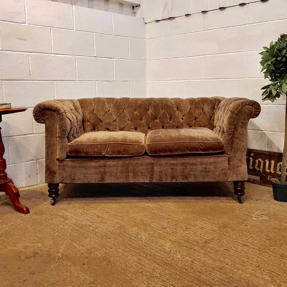 ANTIQUE VICTORIAN TWO SEATER DROP ARM VELVET CHESTERFIELD SOFA C1880