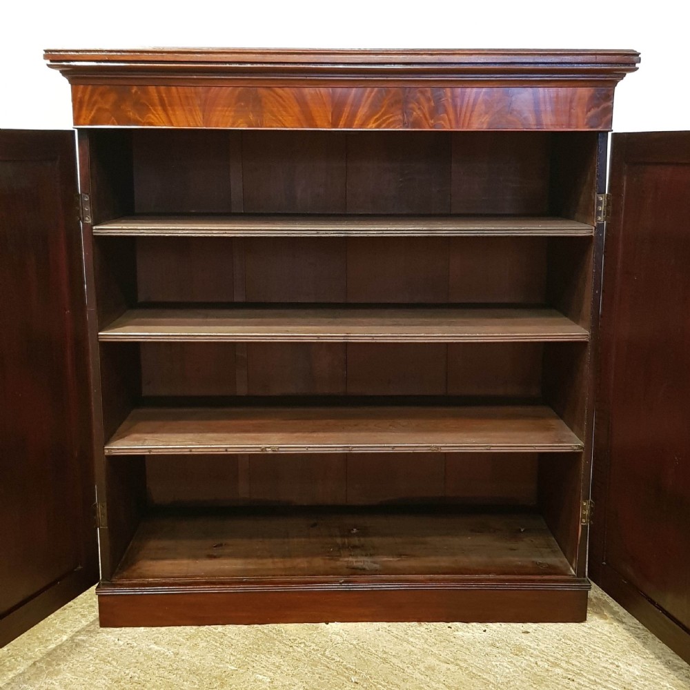 ANTIQUE REGENCY FLAMED MAHOGANY LINEN CUPBOARD C1820 View III