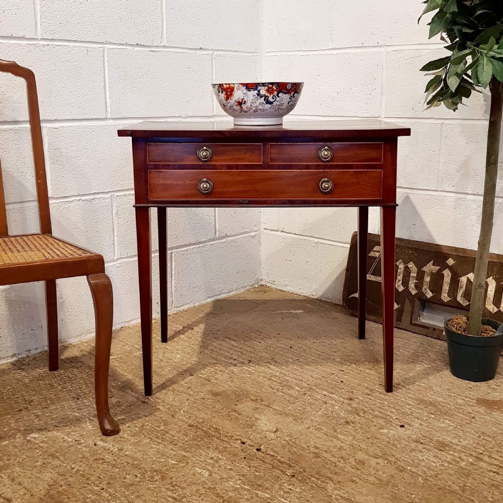 ANTIQUE REG CY MAHOGANY SIDE TABLE C1820
