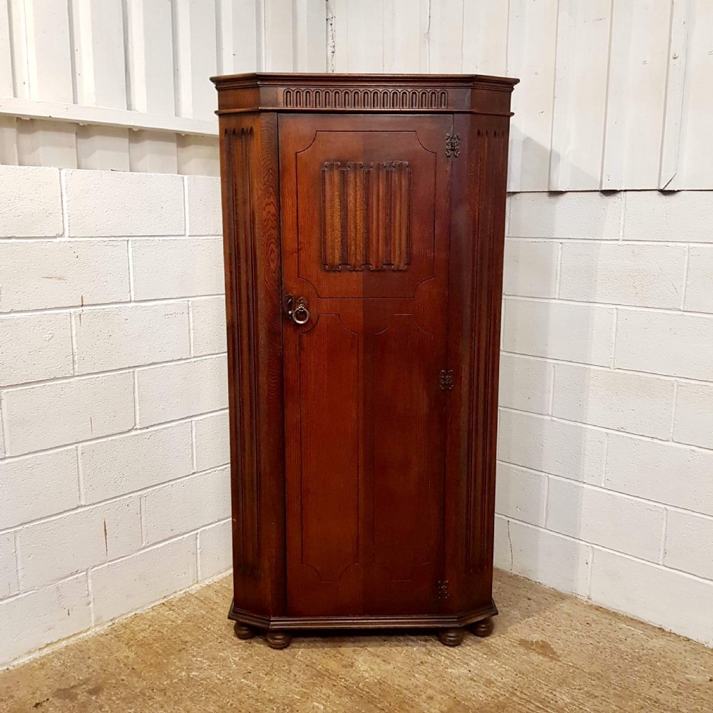 ANTIQUE TUDOR OAK HALL ROBE C1920 View V