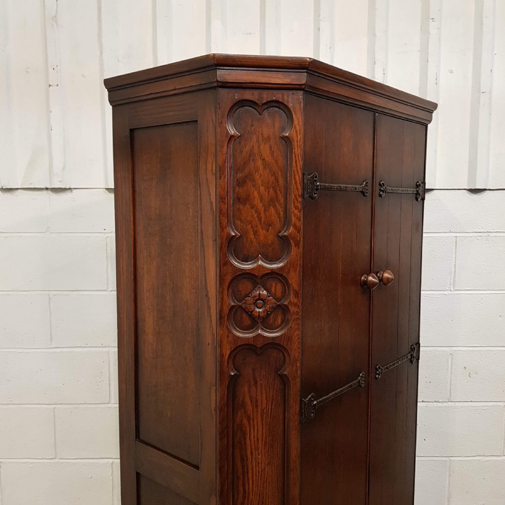 ANTIQUE TUDOR OAK TWO PLANK DOOR WARDROBE C1920 View II