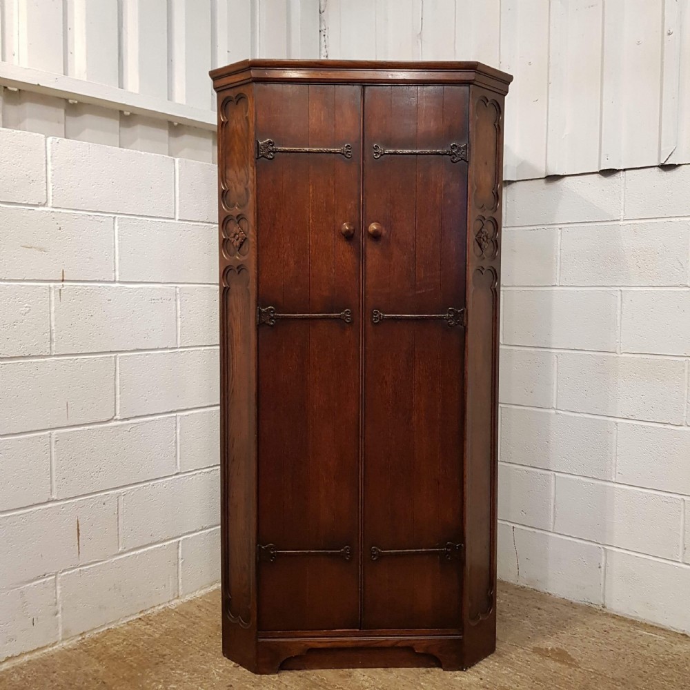 ANTIQUE TUDOR OAK TWO PLANK DOOR WARDROBE C1920 View V