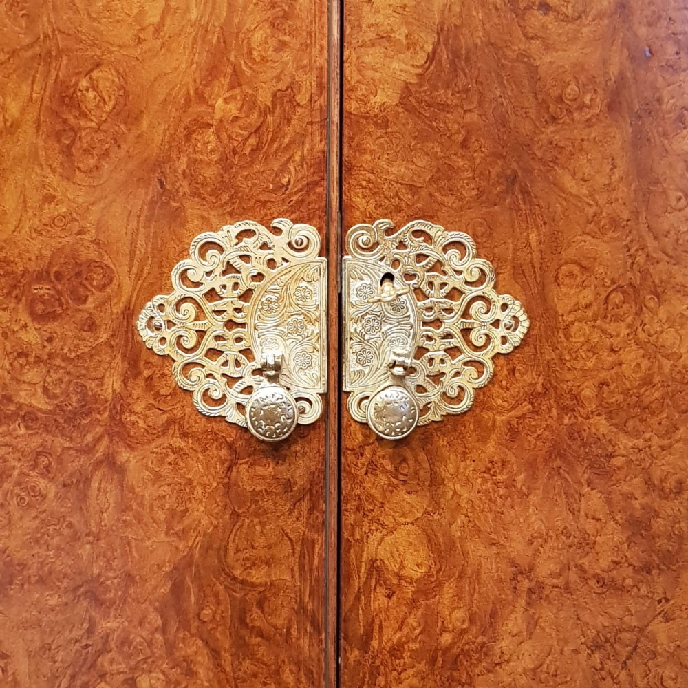 ANIQUE BURR WALNUT DOUBLE WARDROBE C1920 View VI