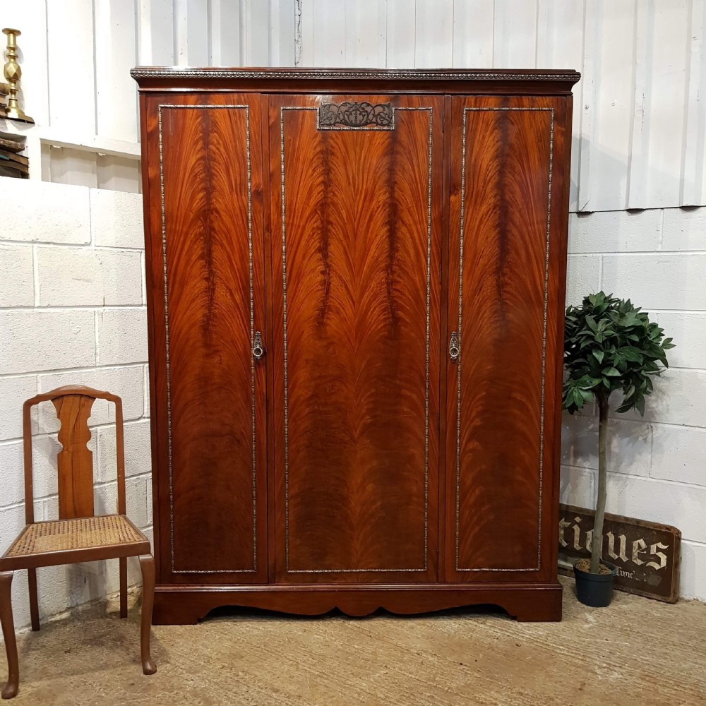 ANTIQUE EDWARDIAN FLAMED MAHOGANY TRIPLE WARDROBE C1900