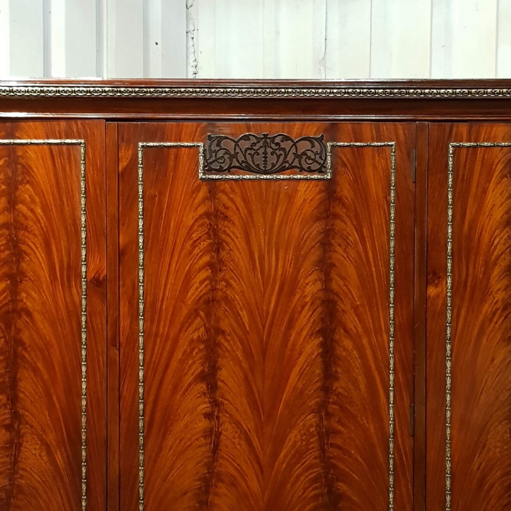 ANTIQUE EDWARDIAN FLAMED MAHOGANY TRIPLE WARDROBE C1900 View IV