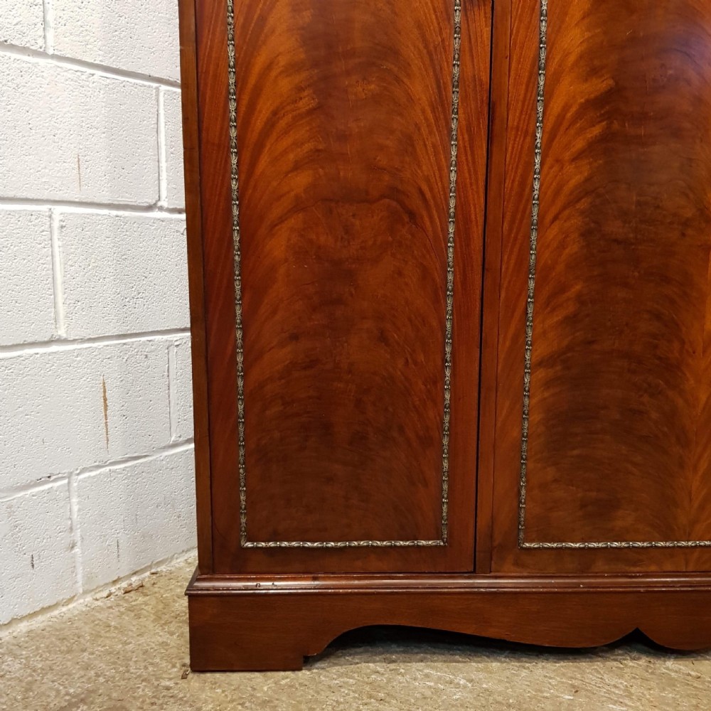 ANTIQUE EDWARDIAN FLAMED MAHOGANY TRIPLE WARDROBE C1900 View VII