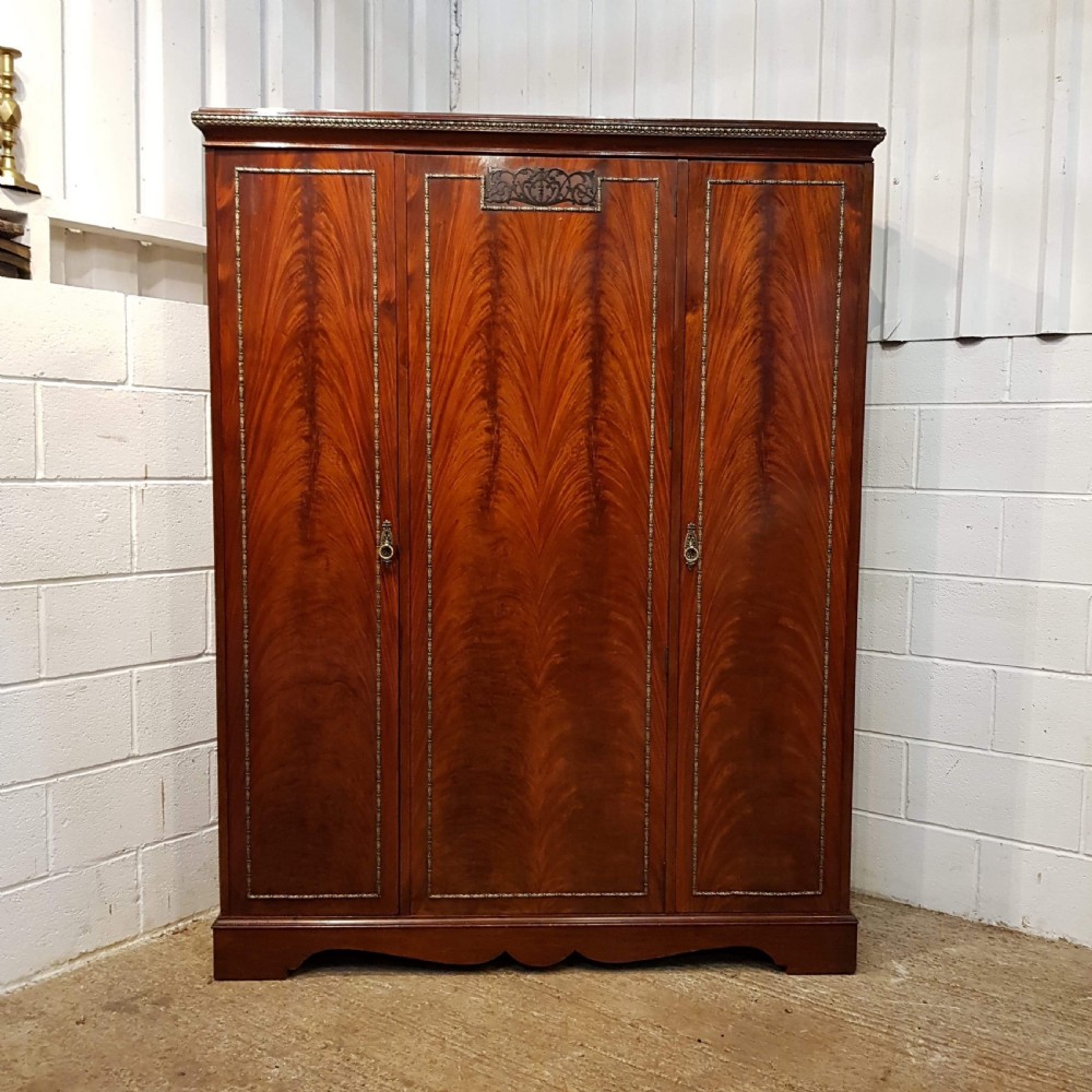 ANTIQUE EDWARDIAN FLAMED MAHOGANY TRIPLE WARDROBE C1900 View VIII